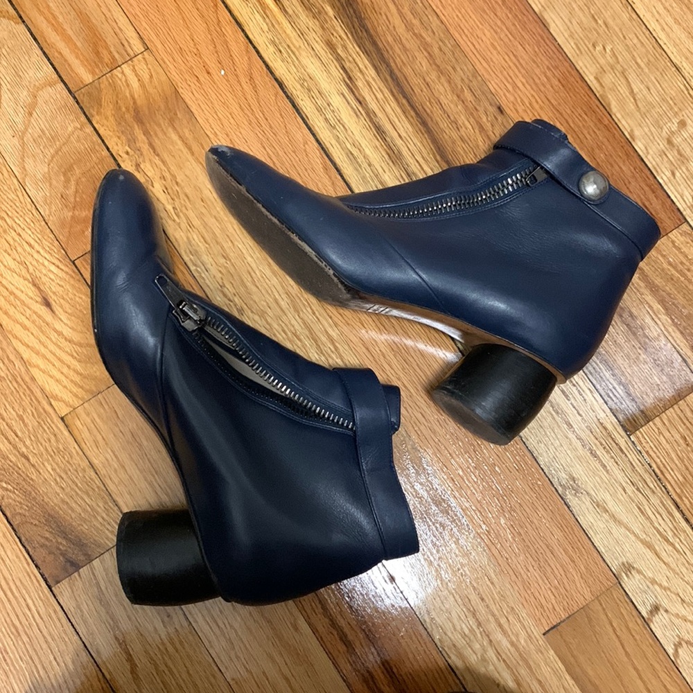 navy leather ankle boot Marc Jacobs